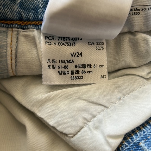 LEVI'S Super High Rise Ribcage Jean Shorts 🎀🎀 - Picture 11 of 12